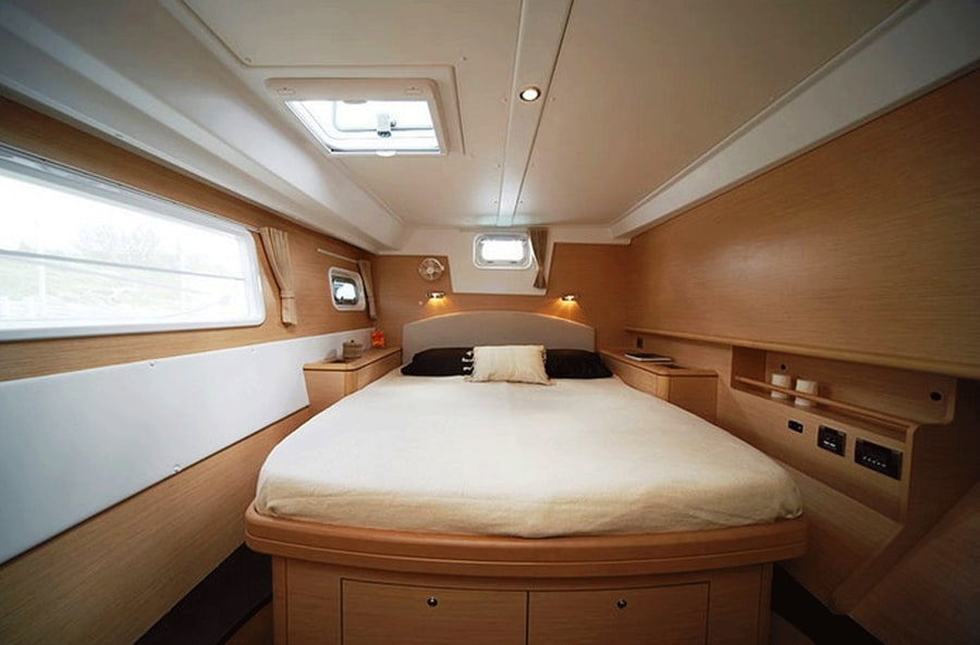 The Full House - 50 ft crewed catamaran